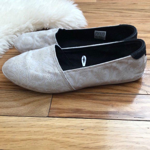 ADIDAS Floral Canvas Slip On Sneakers - Picture 3 of 6